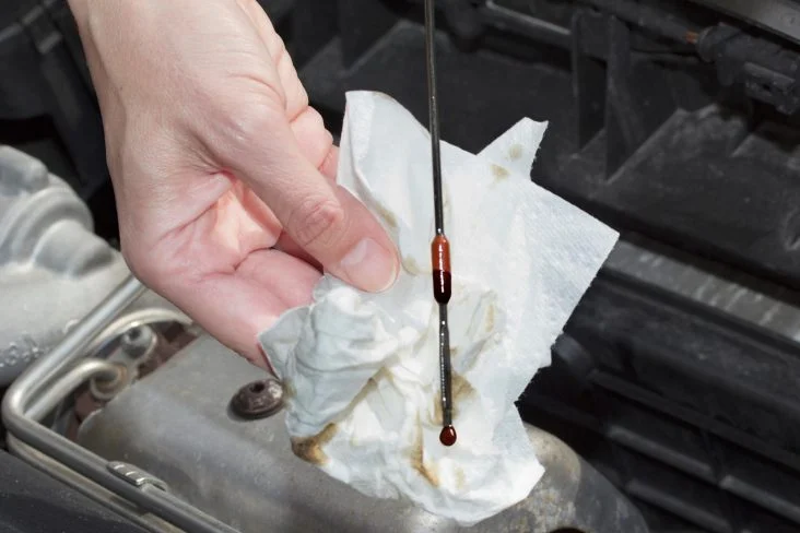 Nível baixo de óleo e água no carro